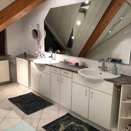 Grosse, Helle Fuer Bis Zu 6 Personen * Weinheim